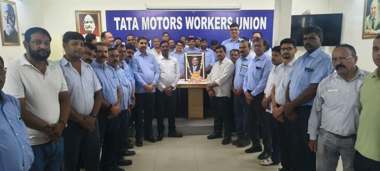 Jamshedpur News : टाटा मोटर्स वर्कर्स यूनियन ने दी रतन टाटा को श्रद्धांजलि