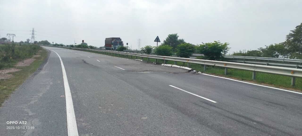 1742 करोड़ की लागत से बने मोहनिया-आरा फोरलेन सड़क पर उभरे गड्डे