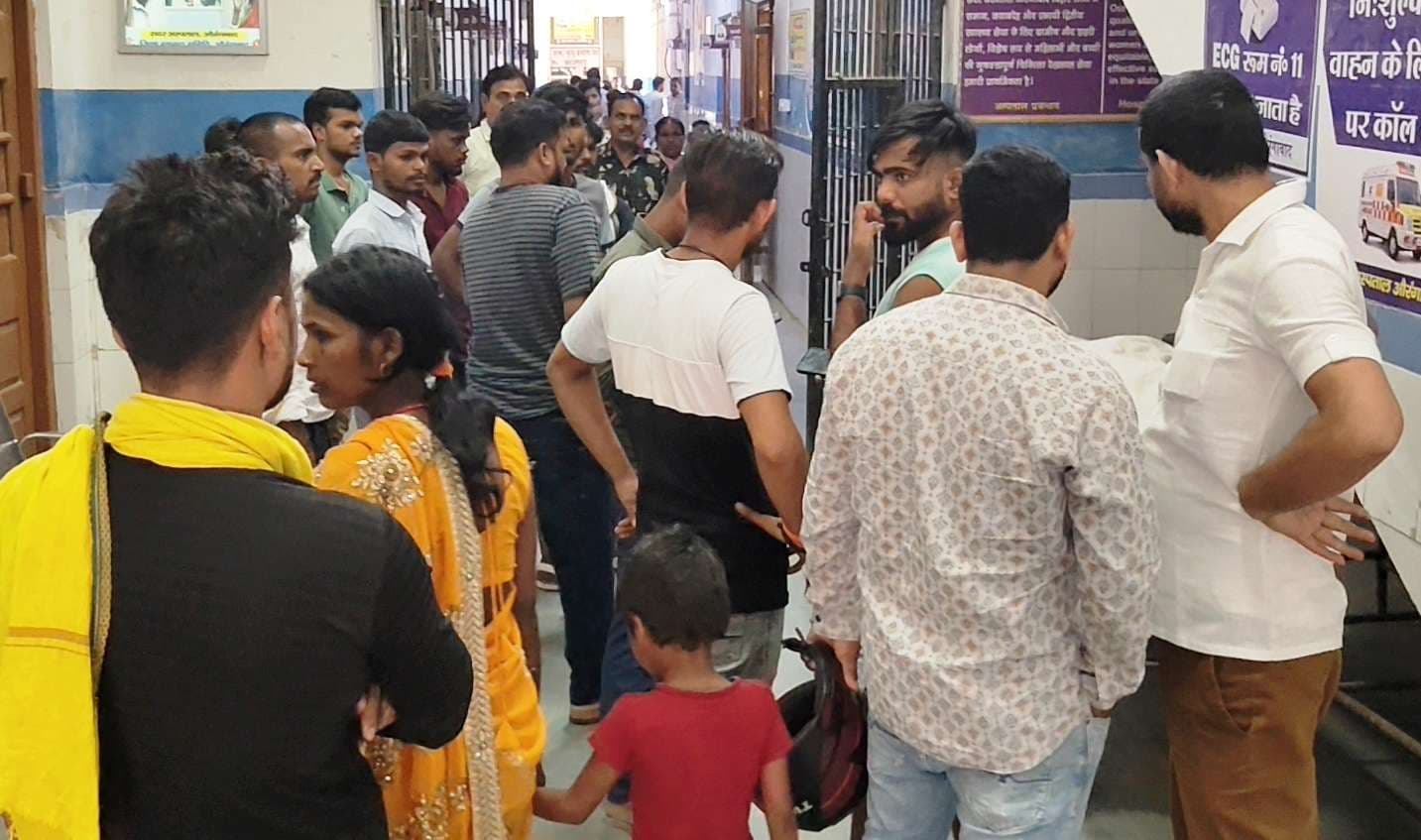 अनियंत्रित वाहन ने बाइक सवार युवक को रौंदा, गयी जान