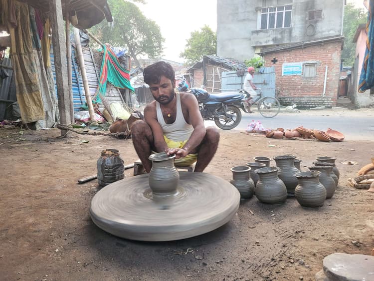 दीपों से सजेगा सुपौल: दीपावली की तैयारियों में जुटे लोग, बाजार में लौटी रौनक