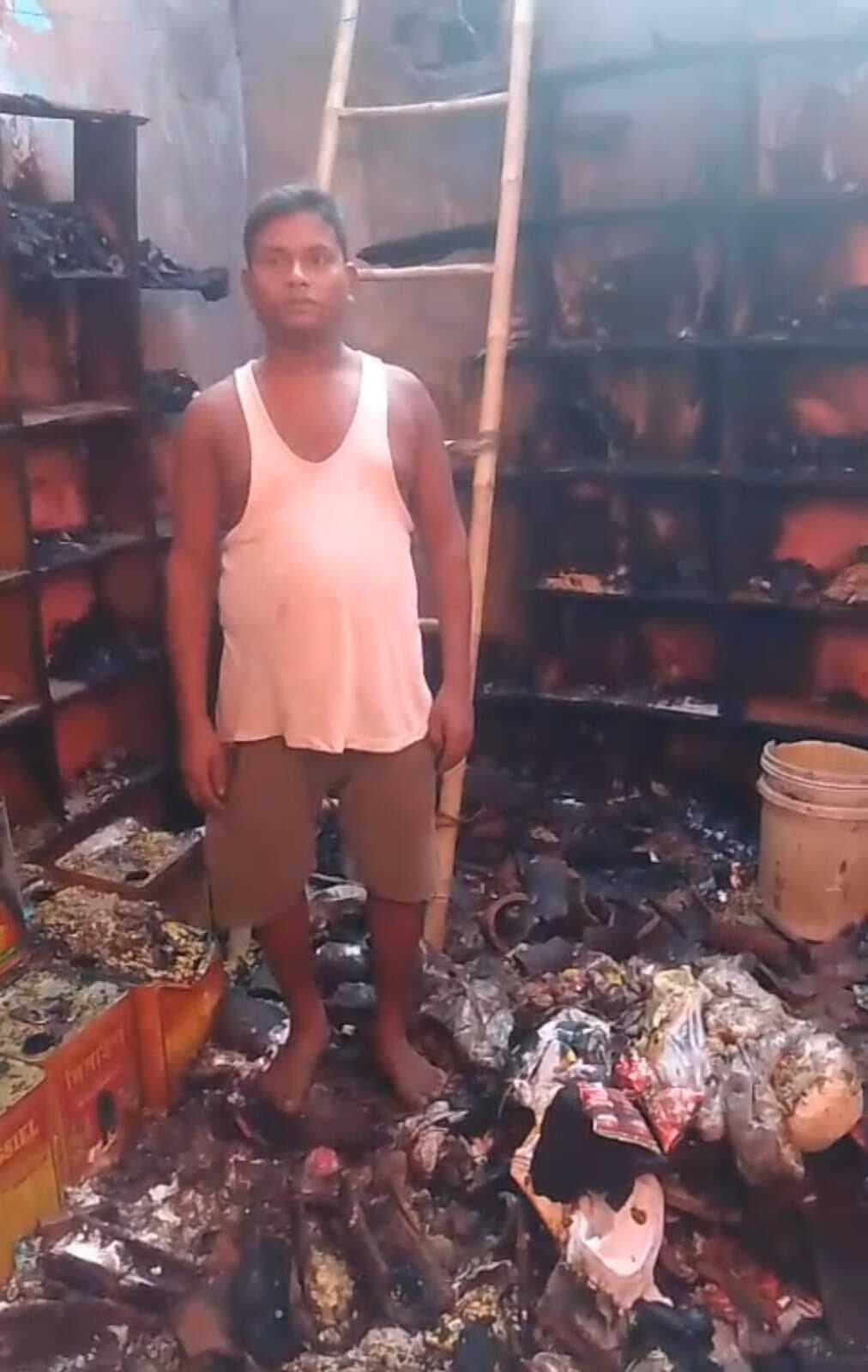 किराना दुकान में लगी आग, दो लाख की संपत्ति जली