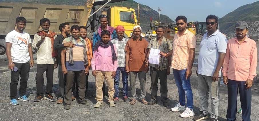 पेलोडर ऑपरेटरों ने दी अनिश्चितकालीन काम बंद करने की चेतावनी