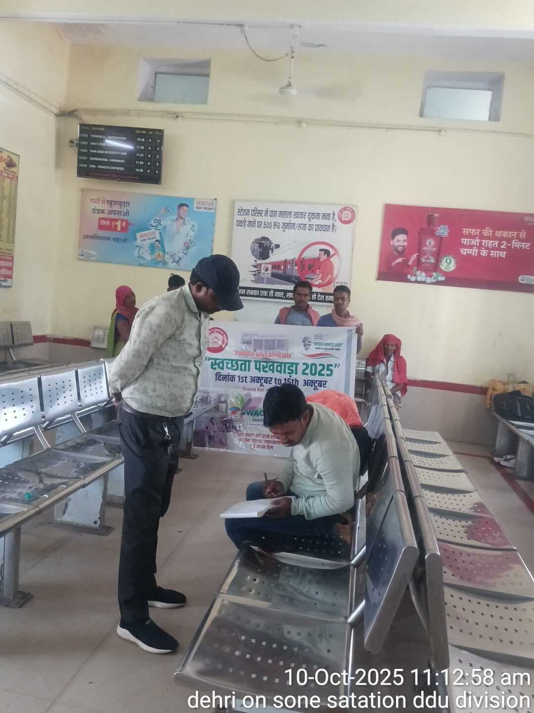 स्वच्छ आहार दिवस पर यात्रियों को किया जागरूक