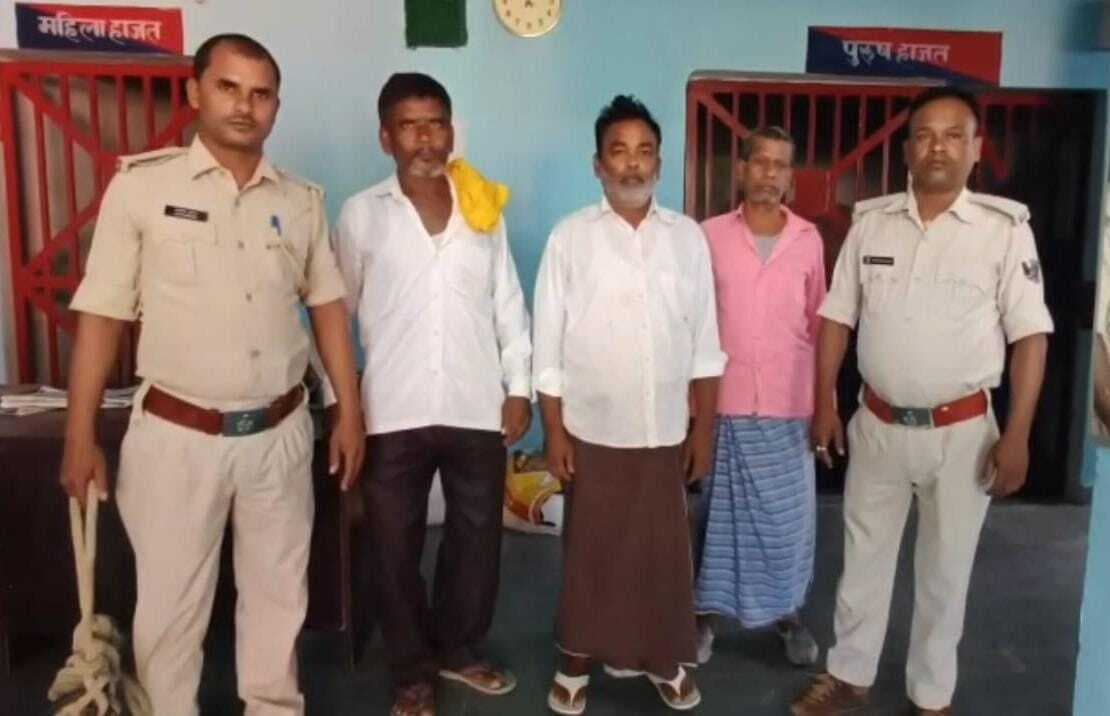 कजरा थाना की पुलिस ने तीन वारंटी व मानिकपुर थाना पुलिस ने एक शराबी किया गिरफ्तार
