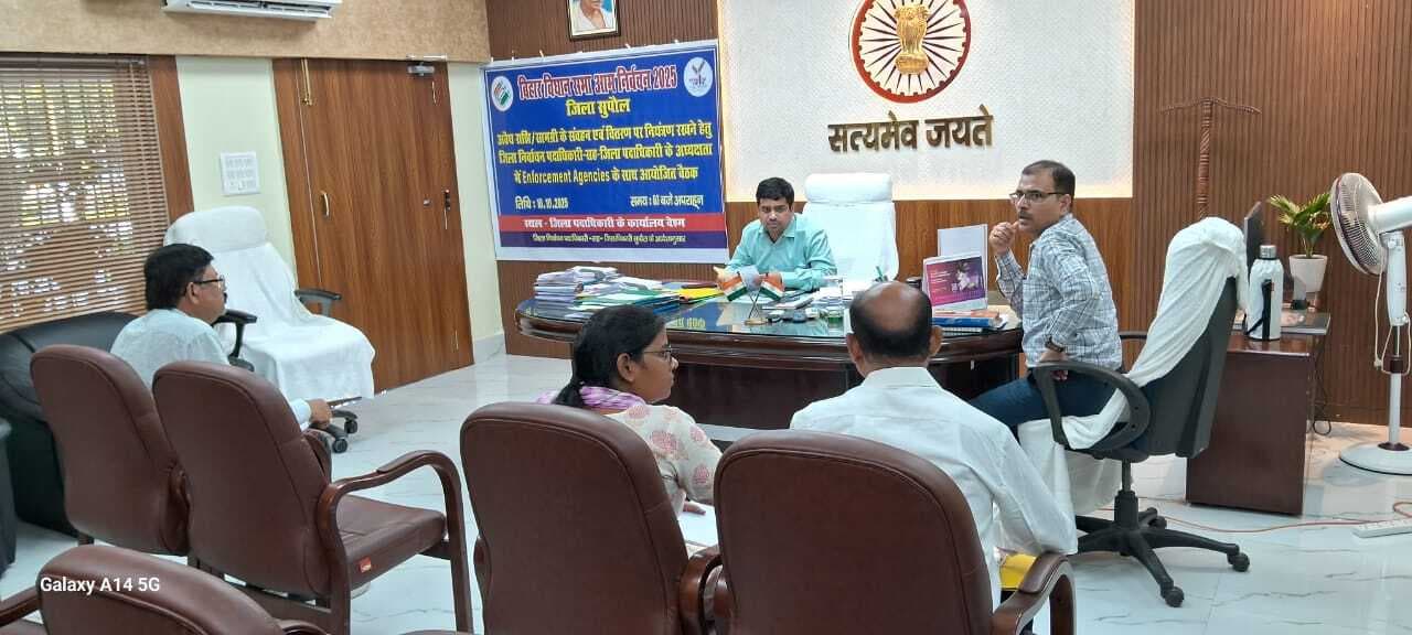 चुनाव प्रक्रिया में धन-बल का दुरुपयोग बड़ी चुनौती -डीएम