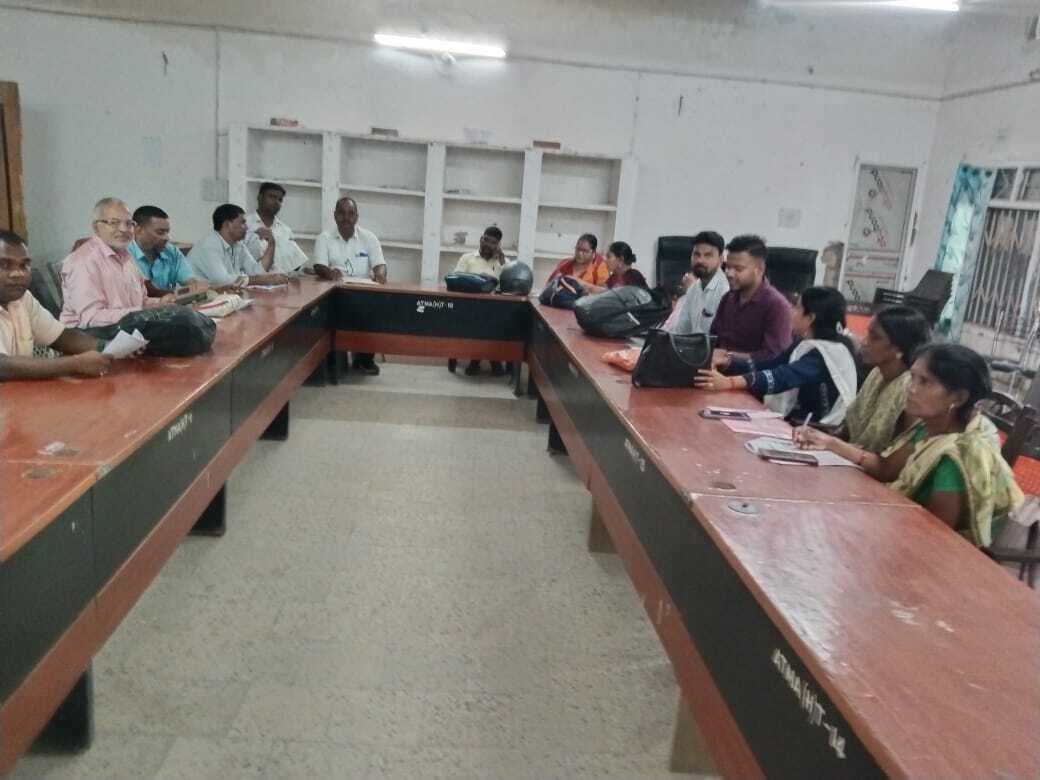 मतदान केंद्र की सुविधा एवं बुजुर्ग, दिव्यांगों की सूची करायें उपलब्ध