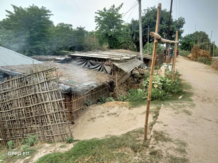 महानंदा के कटाव से एक दर्जन गांवों का अस्तित्व समाप्त