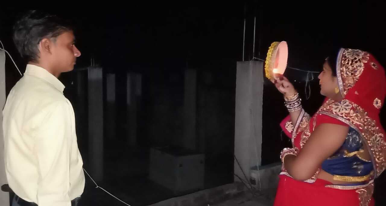 पति की लंबी उम्र की कामना में सुहागिनों ने रखा करवा चौथ का व्रत