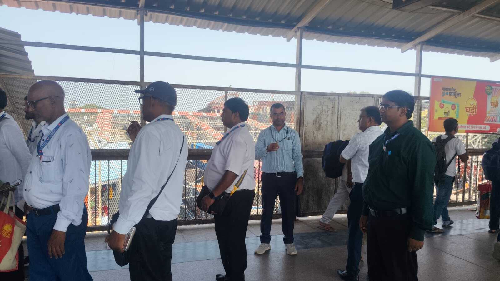 सघन टिकट जांच में 591 लोग धराये, वसूला गया जुर्माना