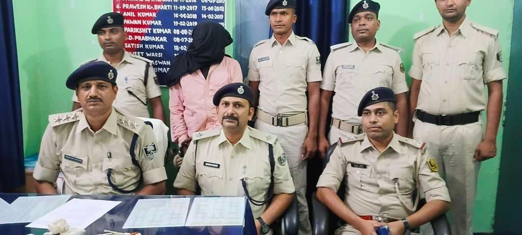 एक दर्जन से अधिक आपराधिक मामलों में शामिल शंभू यादव हथियार के साथ गिरफ्तार