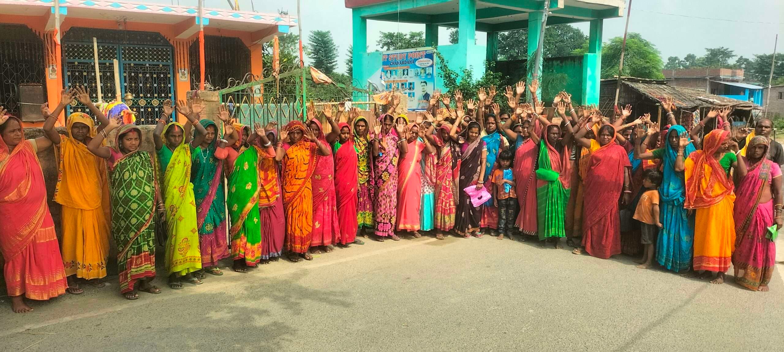 विद्युत आपूर्ति बाधित, ग्रामीणों ने किया प्रदर्शन