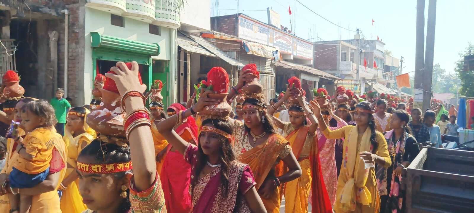 प्रतिमा की प्राण प्रतिष्ठा को लेकर निकाली गयी कलश शोभायात्रा