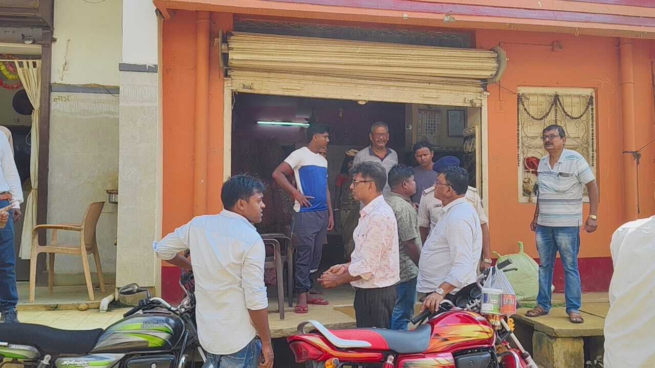 Chaibasa News : सदर थाना के पास दो आलू गोदाम और तीन घरों से लाखों की चोरी