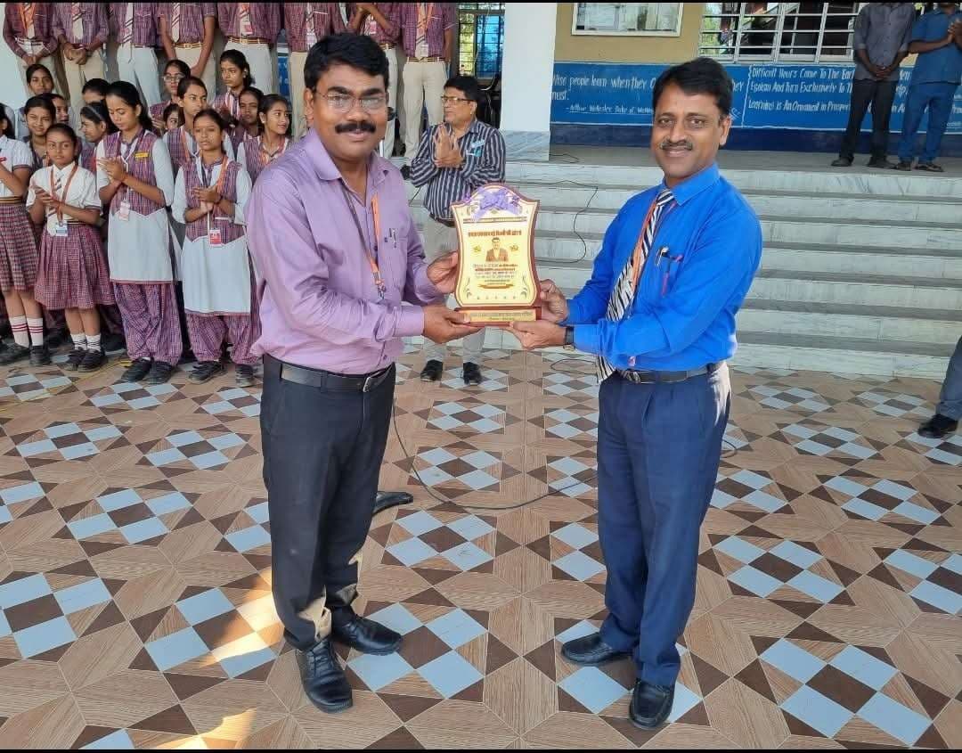 Giridih news :डीएवी सीसीएल के शिक्षक विश्वनाथ को साहित्यिक सम्मान