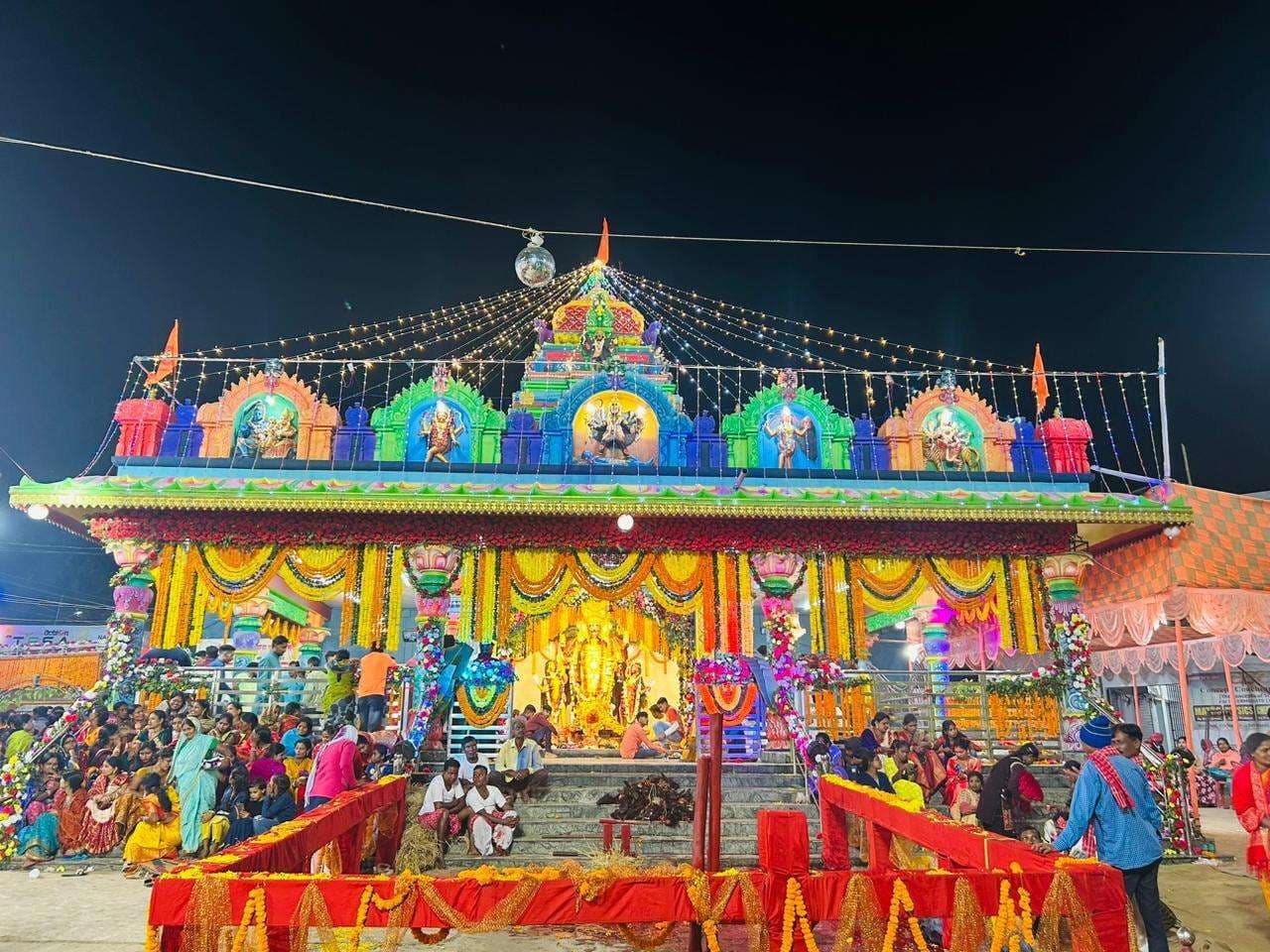 Seraikela Kharsawan News : तांत्रिक विधि से हो रही मां की आराधना