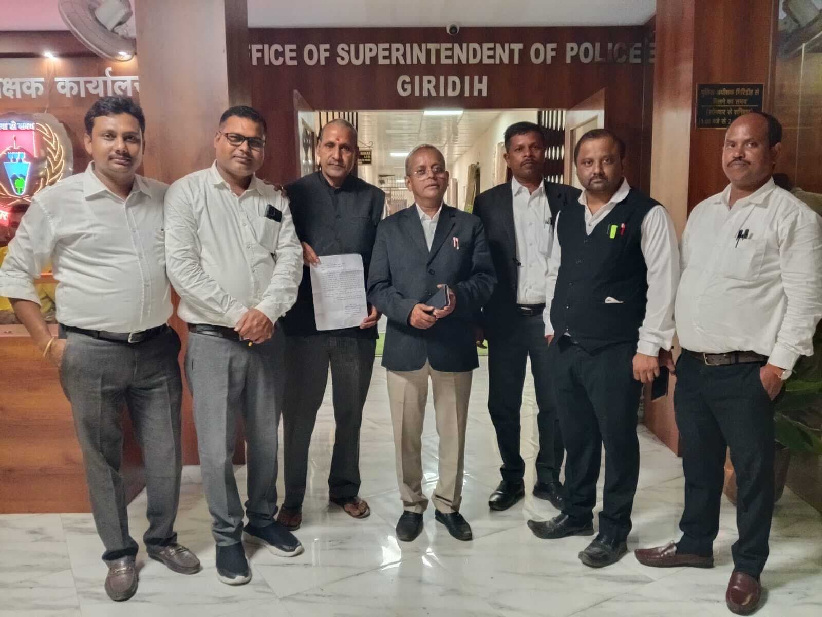 Giridih News :अधिवक्ताओं ने छिनतई के आरोपियों के गिरफ्तारी की मांग की