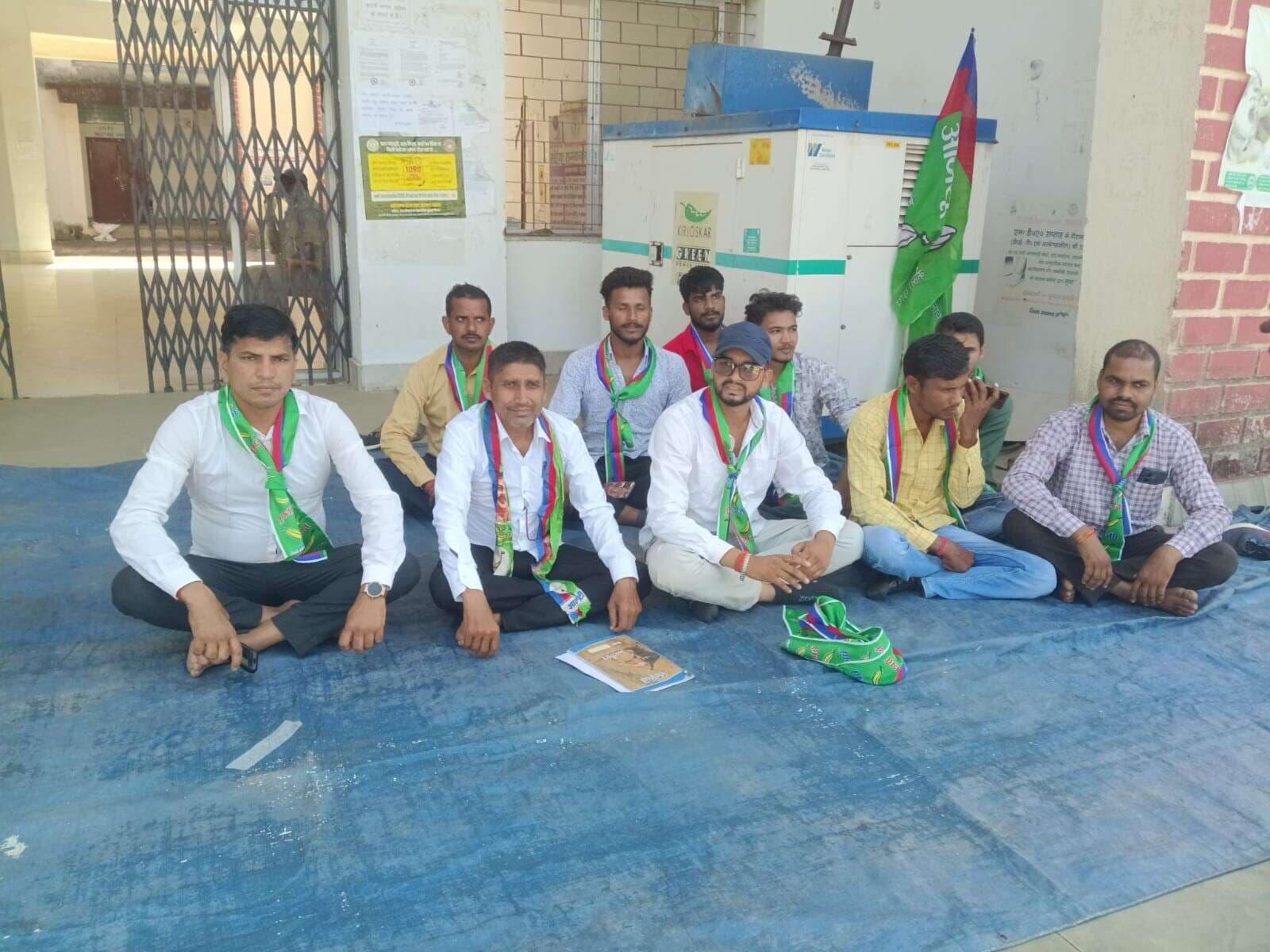 Giridih News :आजसू नेताओं ने दिया मांगों के समर्थन में धरना