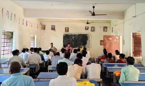 प्राधानाध्यापक को नामांकन, आधार कार्ड, मध्यान्ह भोजन व पौधारोपण पर दिये निर्देश