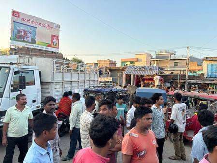 स्कूल बस की चपेट में आने से वृद्ध महिला की मौत