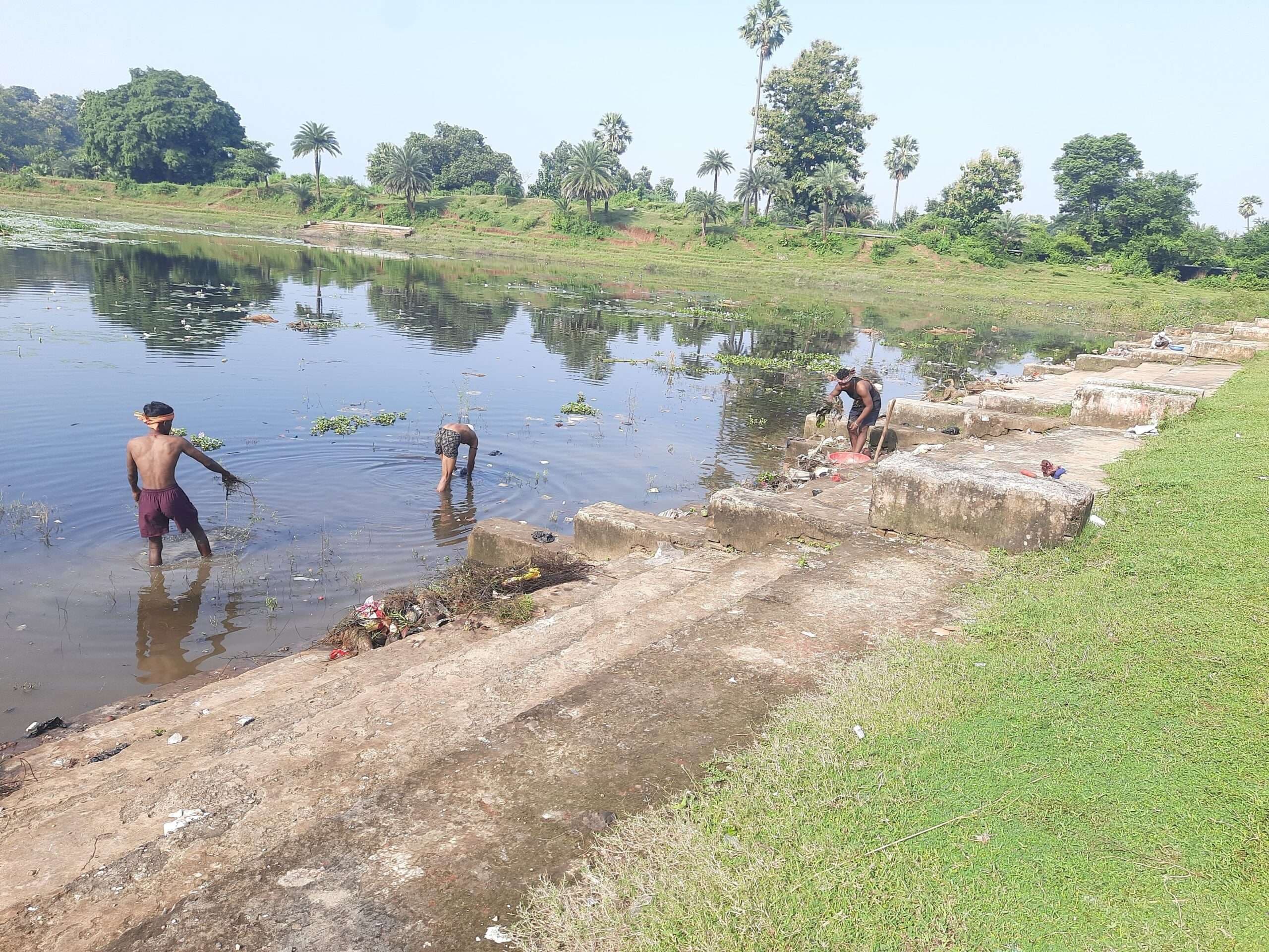 छठ पूजा की तैयारियों में जुटा नप प्रबंधन, नहरों की सफाई आरंभ
