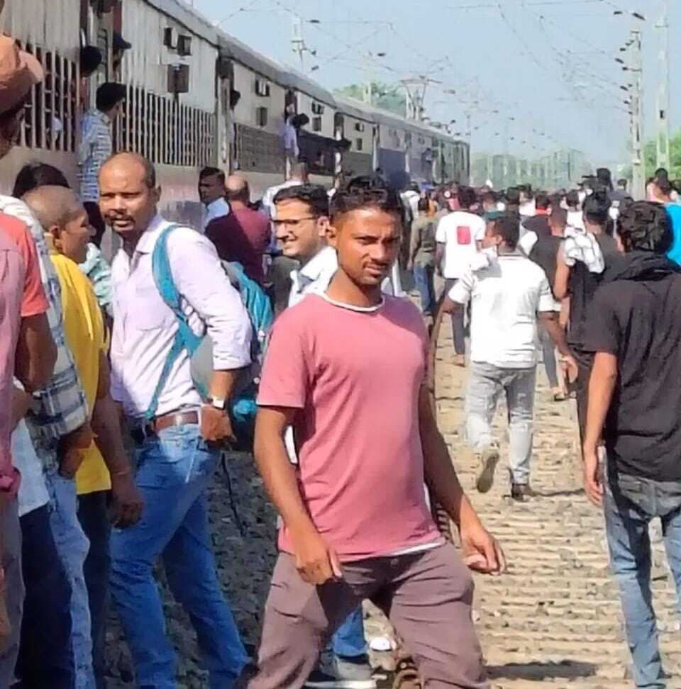 भागलपुर-लोकमान्य तिलक एक्सप्रेस में ब्रेक बाइंडिंग से फैली यात्रियों में दहशत