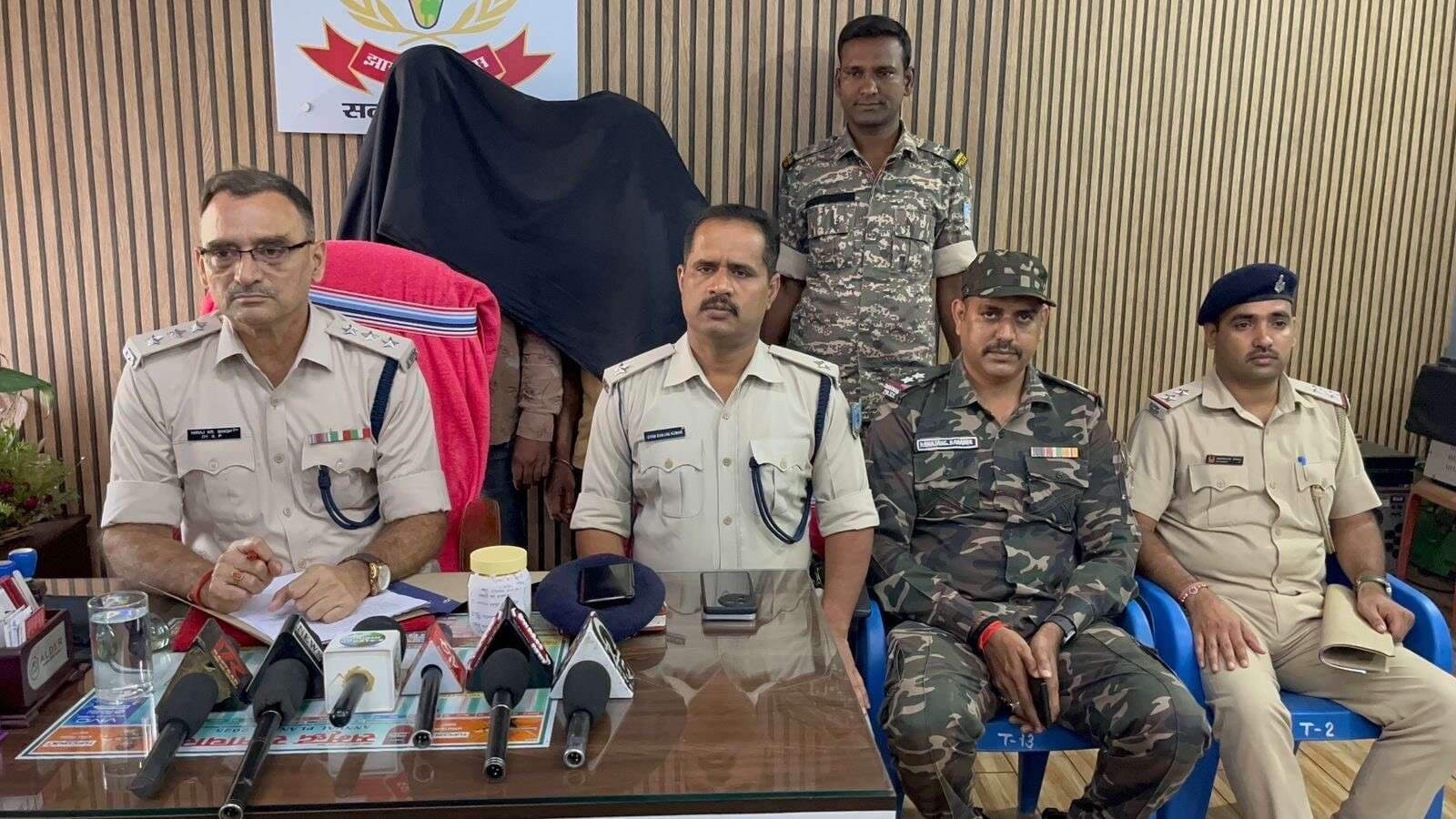 Giridih News :रिटायर्ड एचएम के घर चोरी का पुलिस ने किया खुलासा, दो भेजे गये जेल