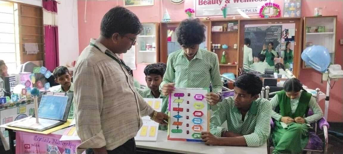 East Singhbhum News :  छात्रों में वैज्ञानिक सोच से होगा राष्ट्र का विकास : डॉ मिथिलेश