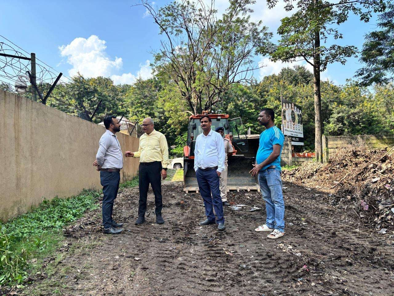 Jamshedpur News : बिष्टुपुर पीएम मॉल के सामने अब सड़क पर नहीं होगी पार्किंग, नया पार्किंग स्थल हो रहा तैयार