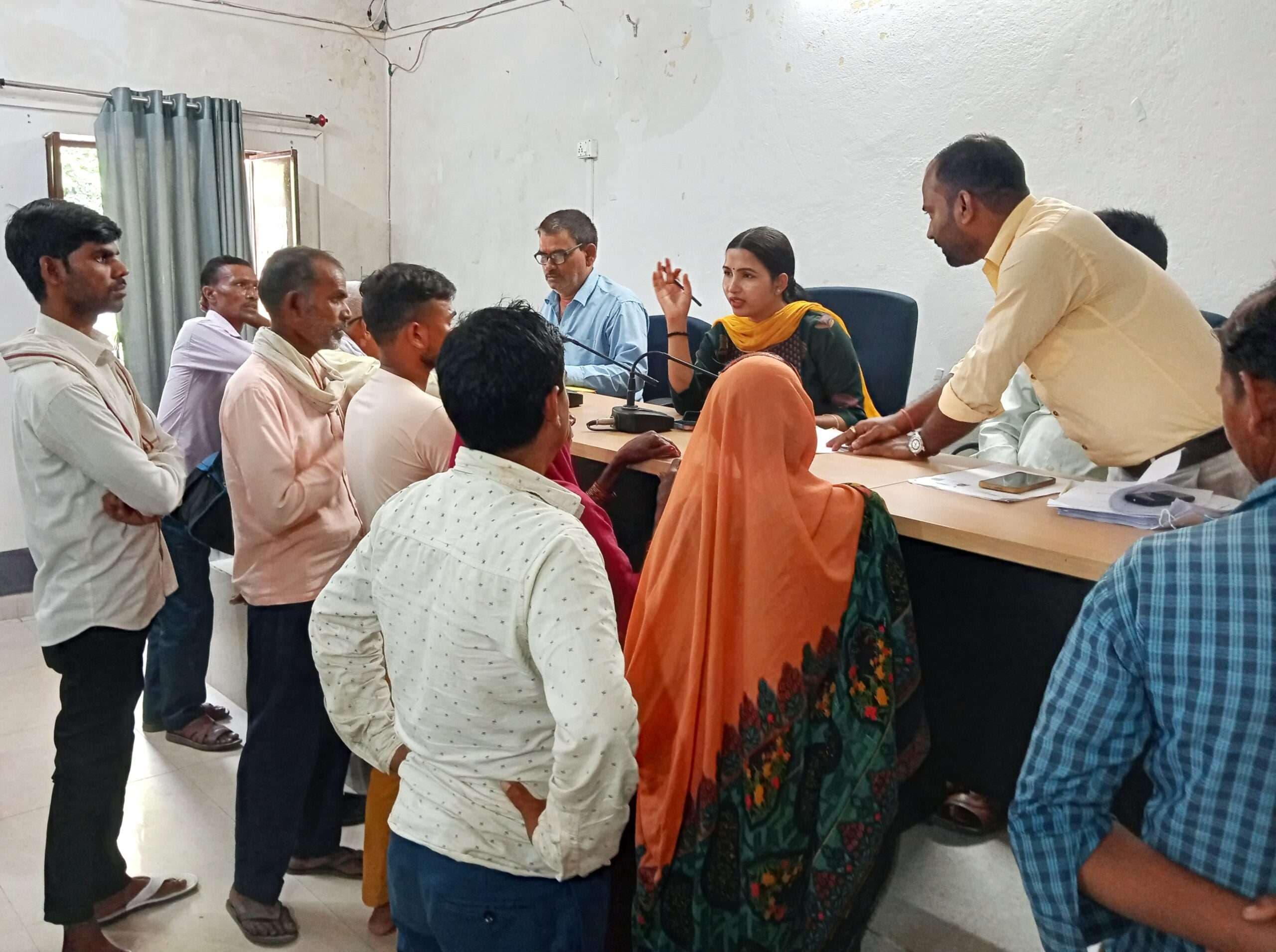 जनता दरबार में जमीन संबंधी समस्याओं का हुआ निपटारा