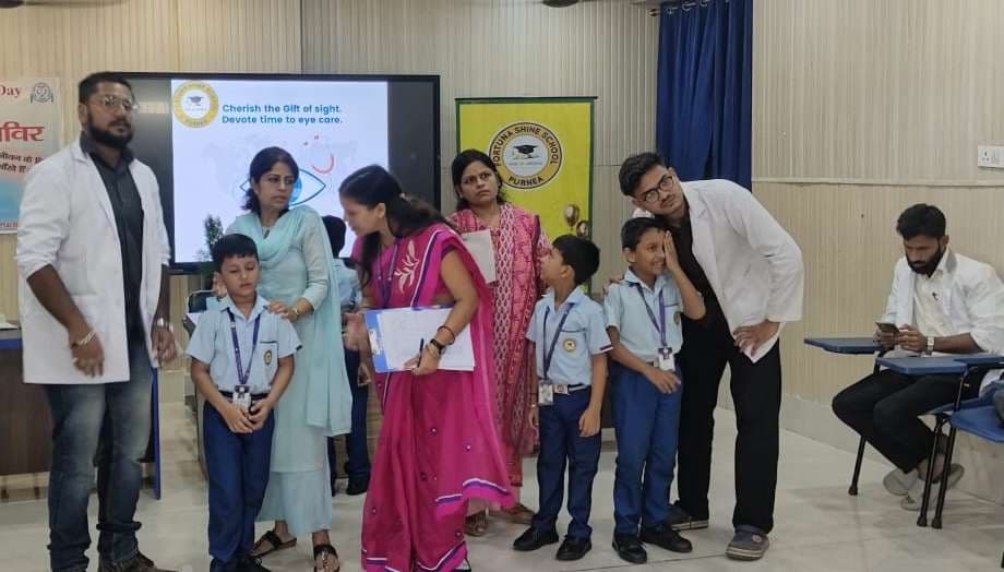 वर्ल्ड साइट डे पर जीएमसीएच के चिकित्सकों ने लोगों को किया जागरूक