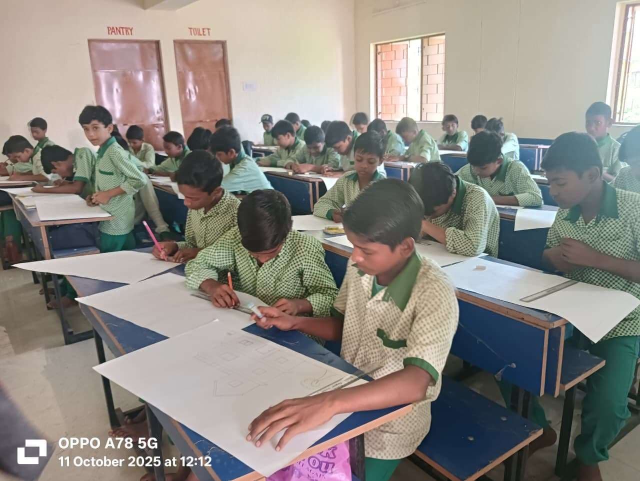 चित्रांकन प्रतियोगिता में अर्चना, सगुफा व नेहा ने मारी बाजी