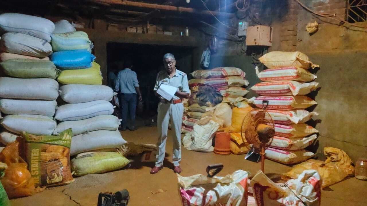 मिलावटी हल्दी का कारखाना सील, दो गिरफ्तार