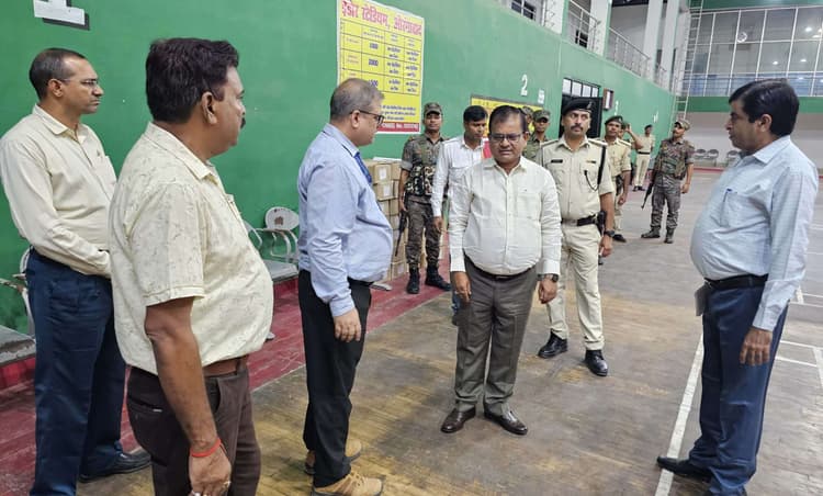 निर्वाचन कार्य बेहद संवेदनशील दायित्व, लापरवाही की गुंजाइश नहीं