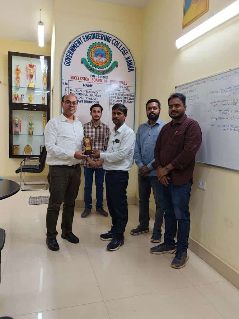 इंजीनियरिंग कॉलेज में यक्ष्मा व एड्स की रोकथाम के प्रति छात्रों को किया जागरूक