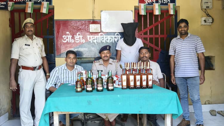 19.395 लीटर विदेशी शराब के साथ एक तस्कर गिरफ्तार