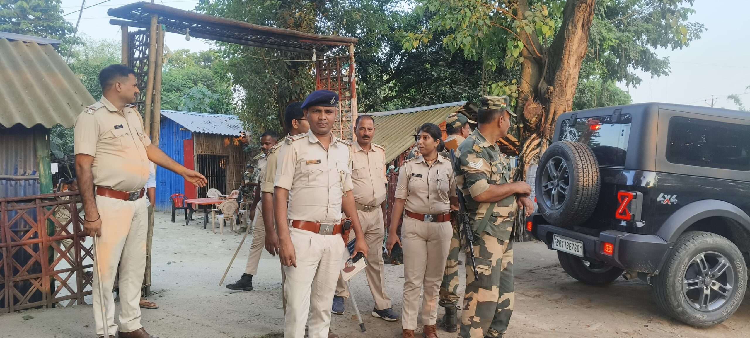 विधानसभा चुनाव को कोलासी में पुलिस व बीएसएफ ने किया फ्लैग मार्च