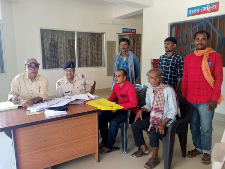 जनता दरबार में दो मामले का किया निष्पादन