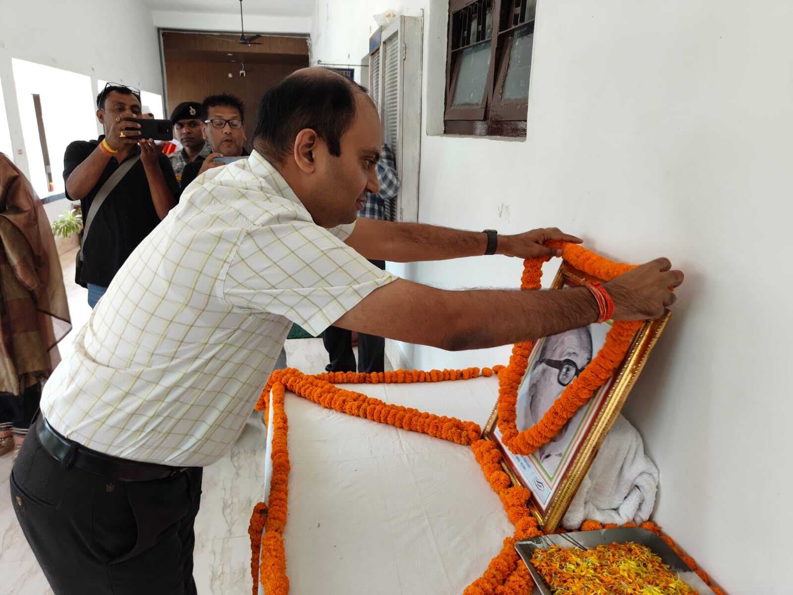 Samastipur News:जयंती पर याद किये गये लोक नायक जय प्रकाश