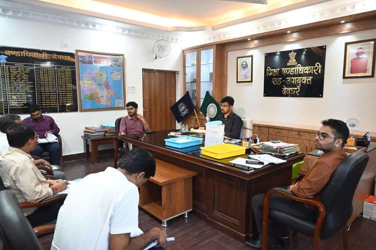 Deoghar News : डीएमएफटी की राशि को प्राथमिकता के आधार पर करें खर्च : डीसी