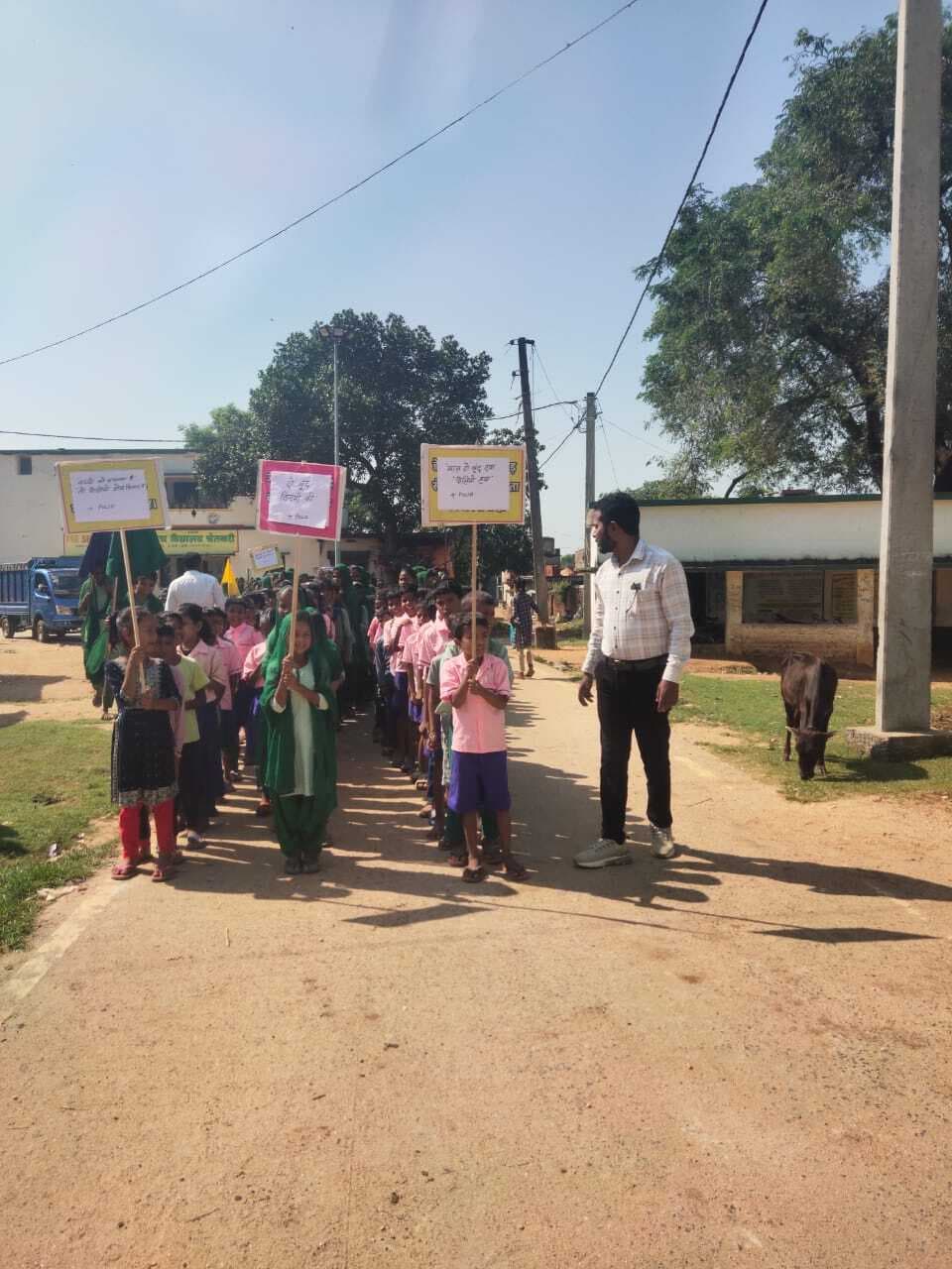 पीएम श्री विद्यालय चेतनारी में निकाली गयी प्रभात फेरी