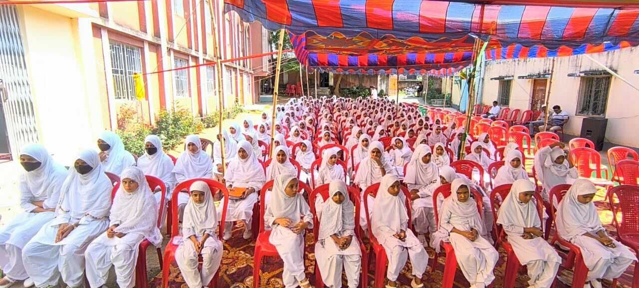 मधुपुर में मंत्री ने करोड़ों से बनने वाले छात्रावास की रखी आधारशिला