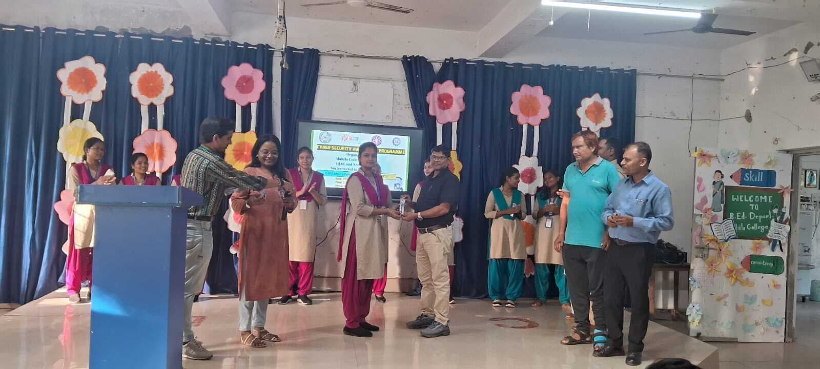 Chaibasa News : ठगी होने पर तुरंत 1930 हेल्पलाइन पर कॉल करें : मिथुन