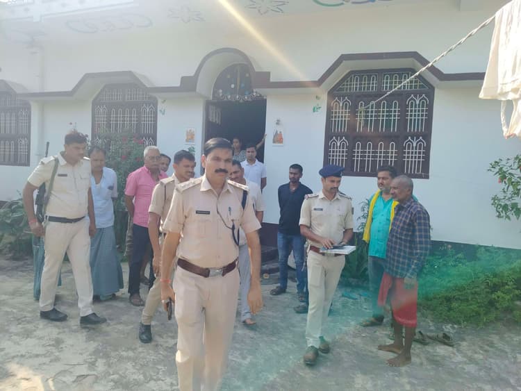 Darbhanga News: पघारी में एचएम के बंद घर का ताला तोड़ छह लाख कैश सहित लाखों के जेवरात की चोरी