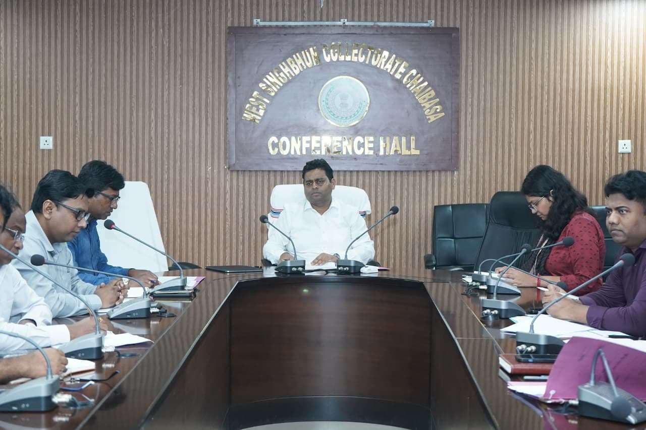 Chaibasa News : आपदा प्रभावित 253 परिवारों को शीघ्र मुआवजा दें