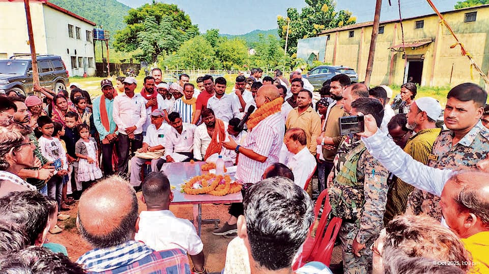 Seraikela Kharsawan News : चीफ जस्टिस पर जूता फेंकने की घटना पर विरोध-प्रदर्शन