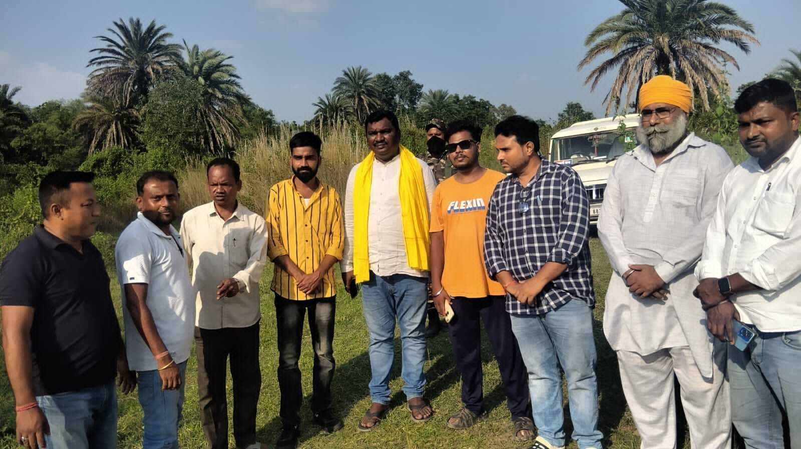 East Singhbhum News : श्मशान से मिट्टी चोरी में शवों को नुकसान, ग्रामीणों का हंगामा