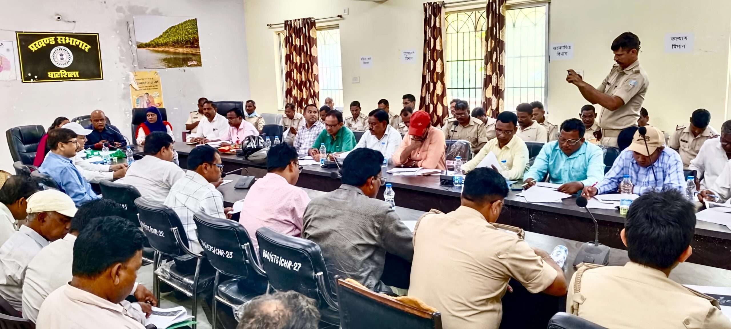 East Singhbhum News : निष्पक्ष चुनाव के लिए ईमानदारी से काम करें समस्या आने पर तुरंत सूचना दें : एसडीओ