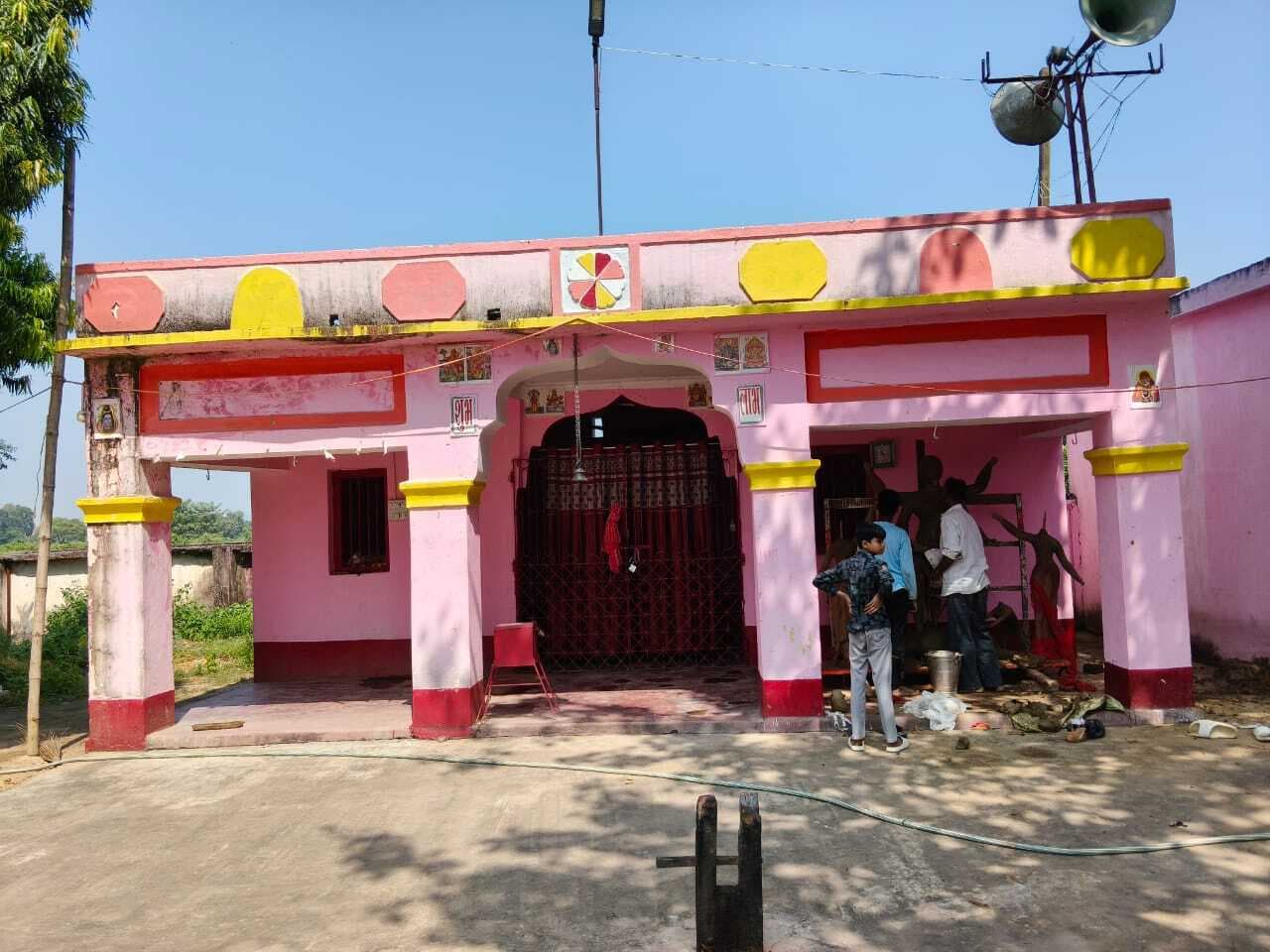 Giridih News :अंग्रेजों के जमाने से हो रही गावां के पटना में काली पूजा