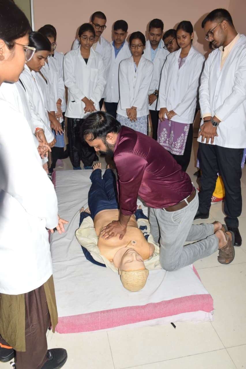 Dhanbad News: स्किल लैब का हुआ उद्घाटन, एमबीबीएस के छात्रों की कक्षाएं शुरू