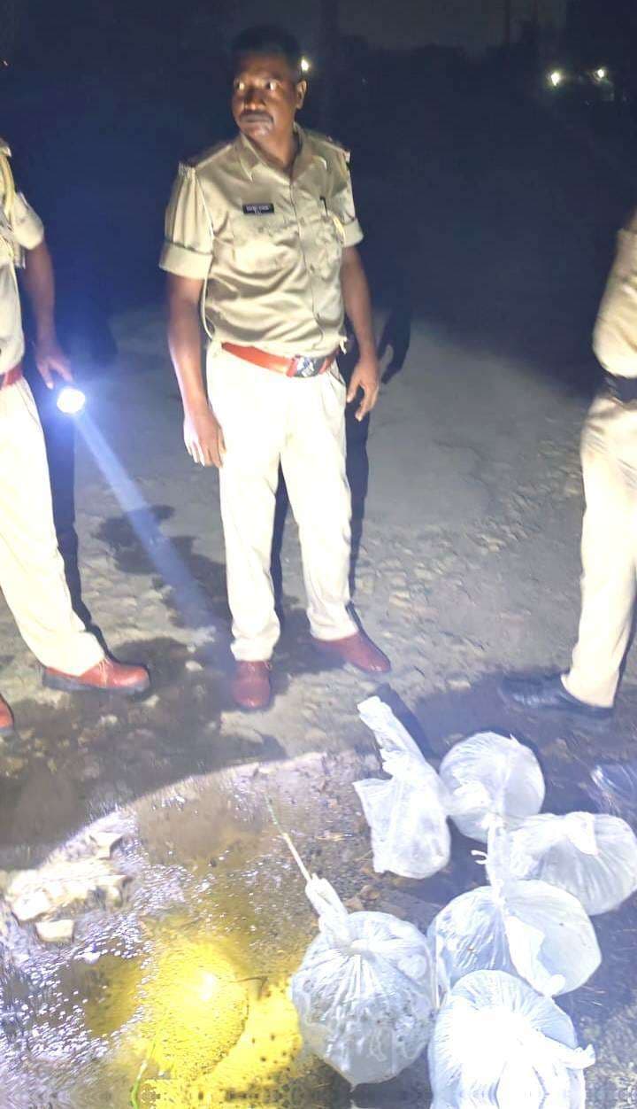 31 लीटर चुलाई शराब जब्त, धंधेबाज फरार